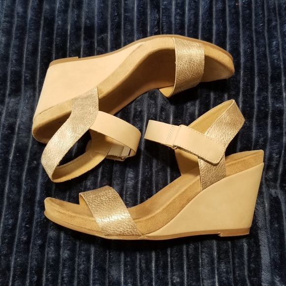 Tan gold wedge sandles. - Picture 2 of 3
